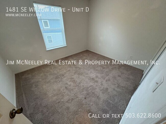 Building Photo - 1481 SE Willow Dr