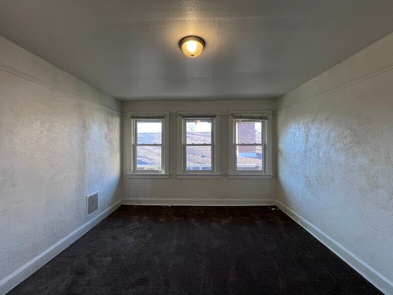 Building Photo - 1205 Sarah St