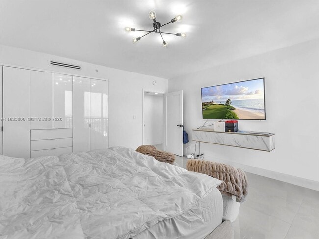 Building Photo - 19707 Turnberry Way