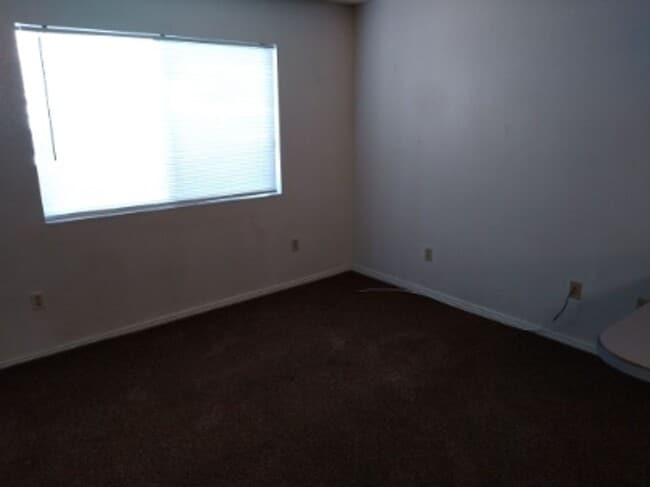 Building Photo - 145 W 820 S