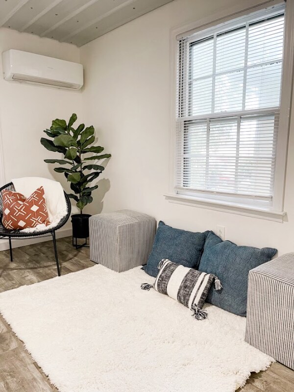 Building Photo - 410 W Maple St