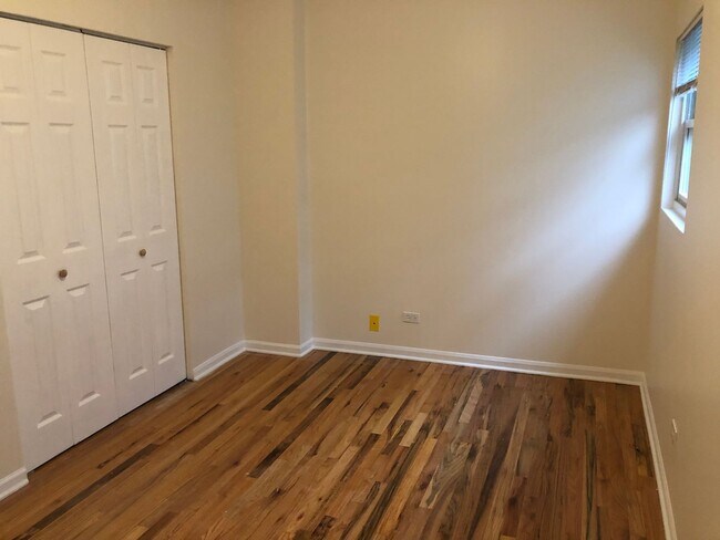 Building Photo - 4639 N Damen Ave
