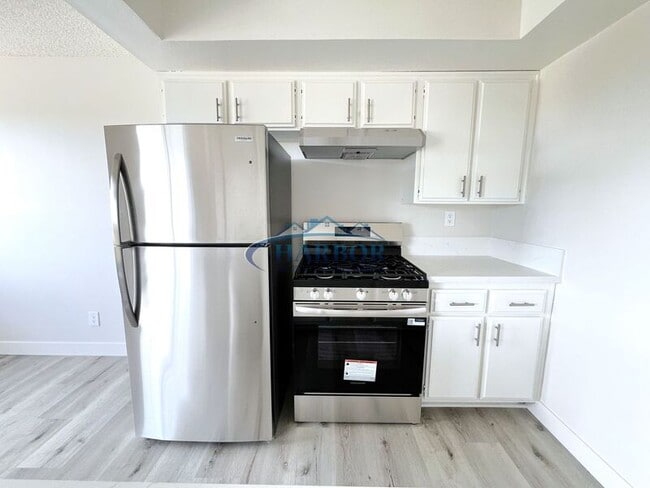 Building Photo - 2315 S Grand Ave