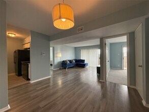 Building Photo - 8523 Hearth Dr