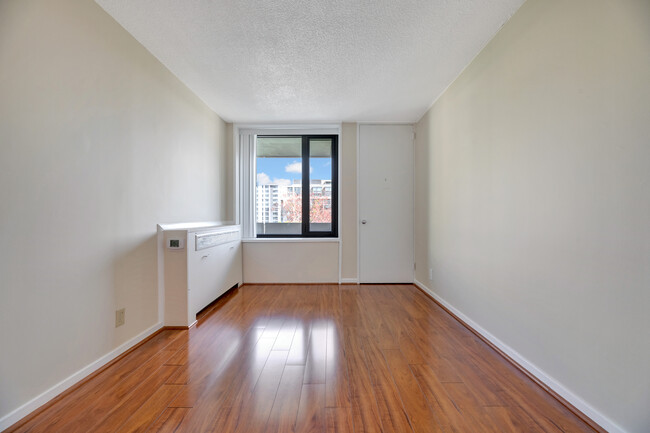 Building Photo - 240 M St SW