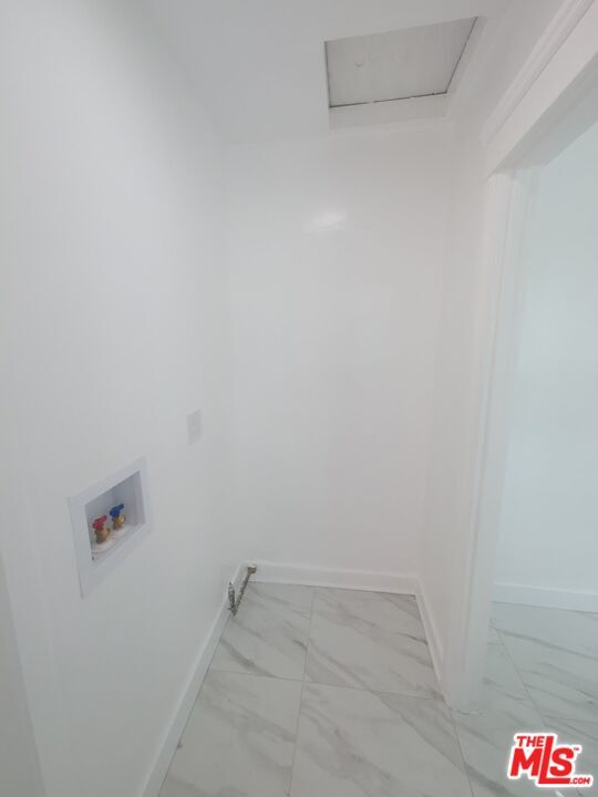 Building Photo - 4215 S Budlong Ave