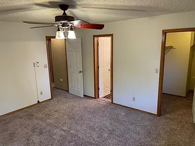 Building Photo - 6055 Whetstone Dr