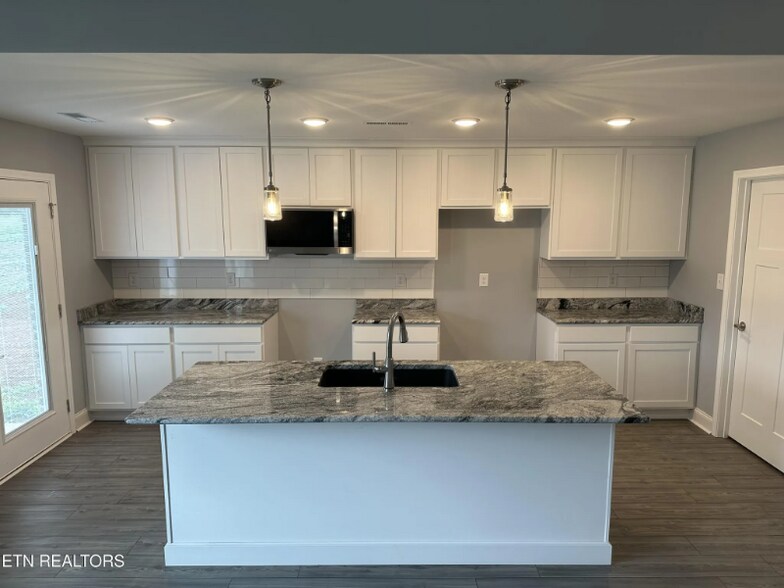 Building Photo - 559 Snowflower Cir