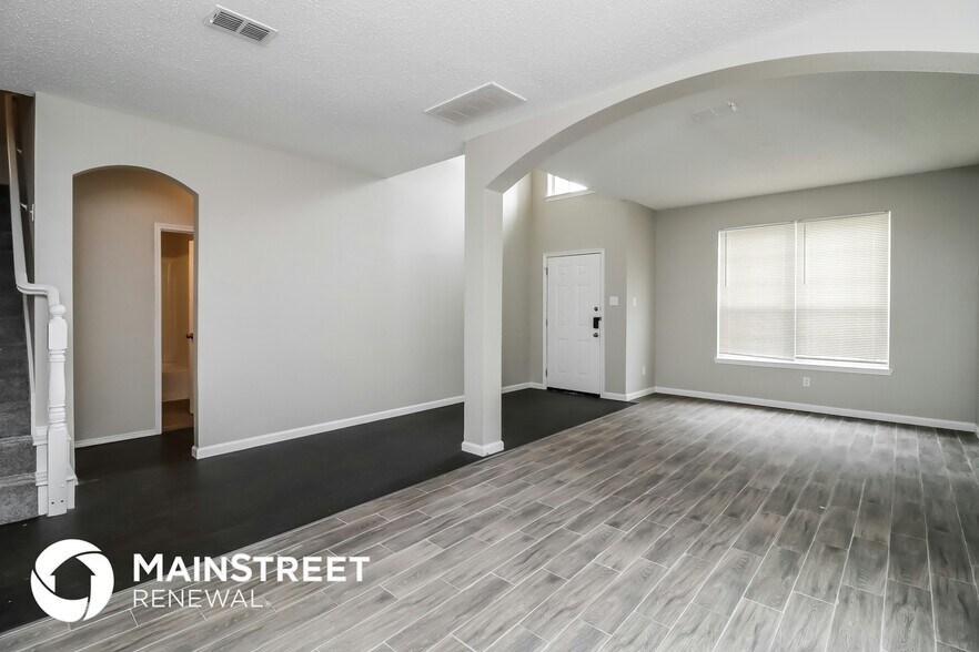 Building Photo - 305 Arbor Glen Dr