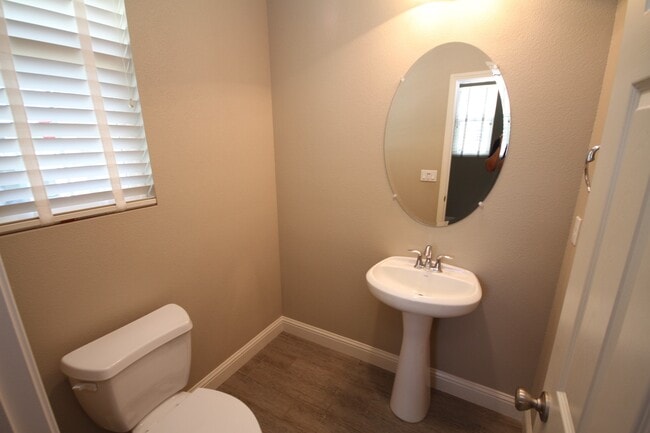 Building Photo - 4BR| 3.5 BA | 1936 SF | Two Story | Tenant Pays $190 monthly for WS&G