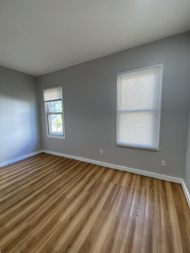 Building Photo - 22 Crockett Ave