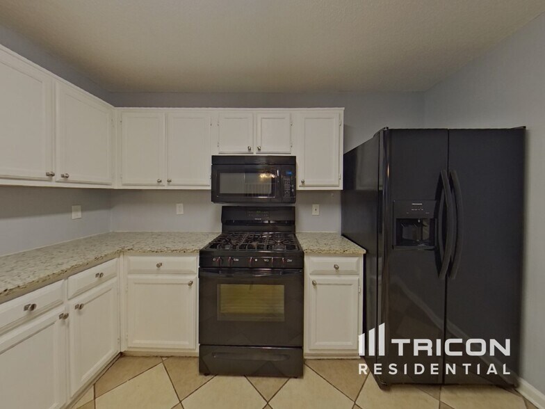 Building Photo - 3539 Oak Leaf Ct
