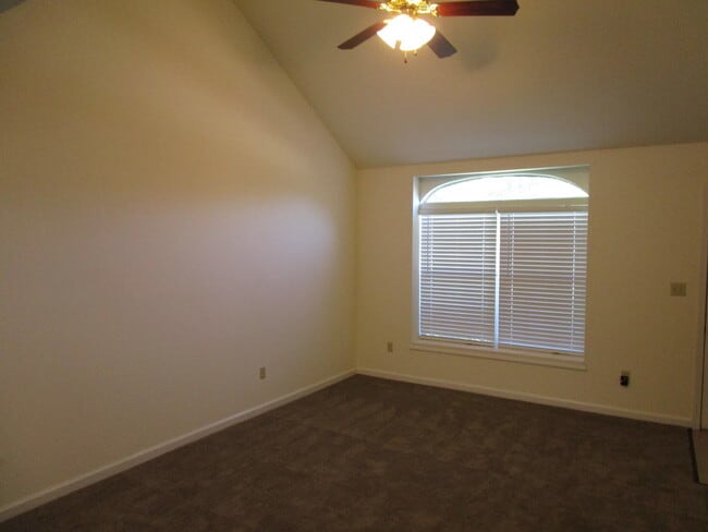 Building Photo - 2412 Calder Ct