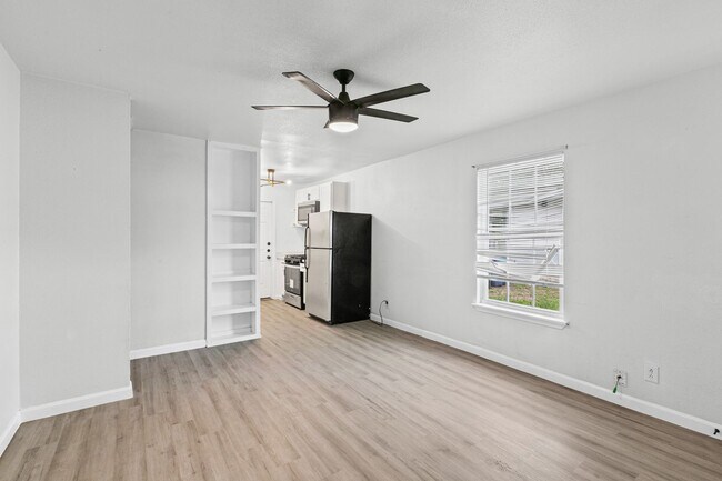 Building Photo - 3038 Weir Ave