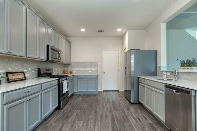 Building Photo - 482 Thornless Cir