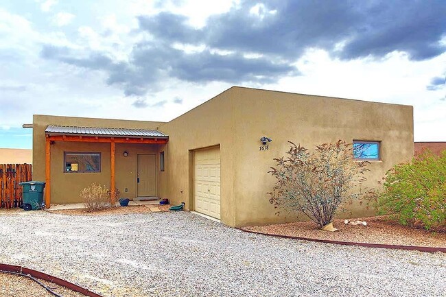 Primary Photo - 7618 Mesa Del Oro Ln