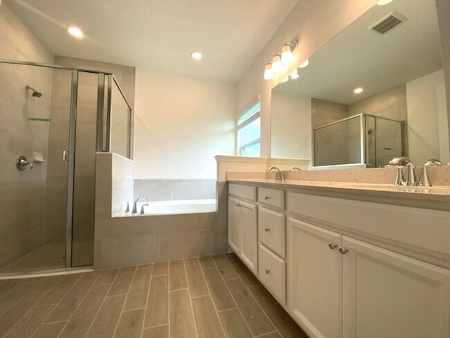 Building Photo - Beautiful 4 Bedroom Home in Wexford Reserve!