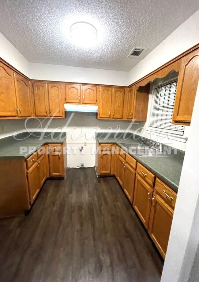 Building Photo - Newly Renovated Home In Frayser - Open To Section 8