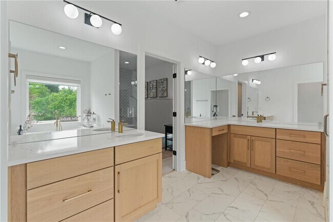 Building Photo - 2071 Fairhaven Cir NE