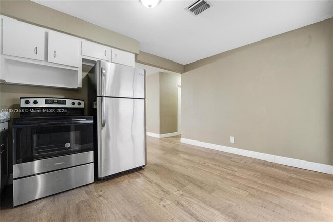 Building Photo - 5010 SW 93rd Ave