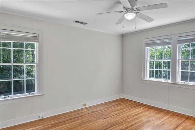 Building Photo - 3551 Overlook Ave
