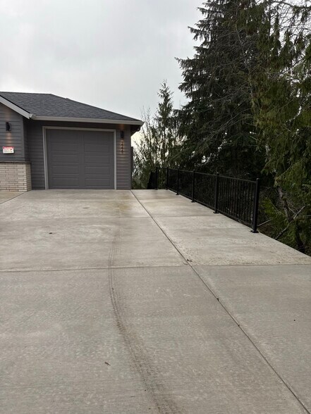 Building Photo - 222 Curtis Dr