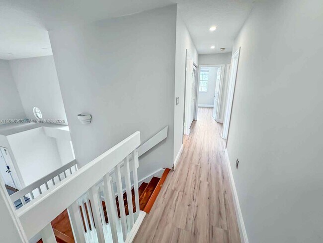 Building Photo - 1015 NW 125th Terrace