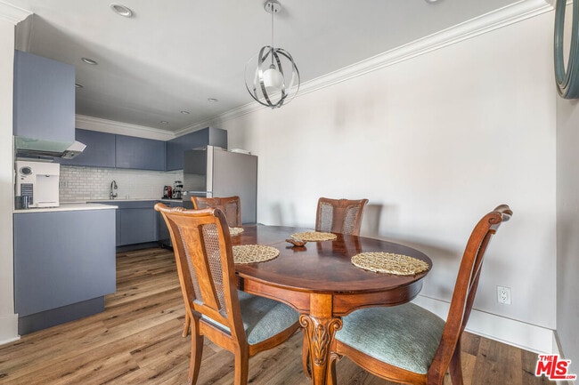 Building Photo - 5215 Balboa Blvd