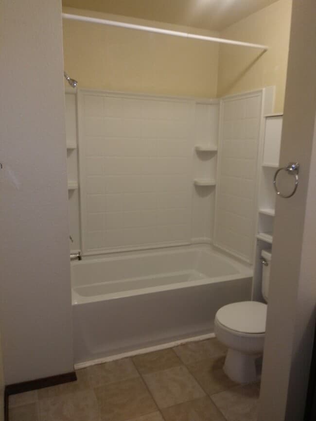 Building Photo - Spacious 2 Bedroom 1 bath with washer & dryer.