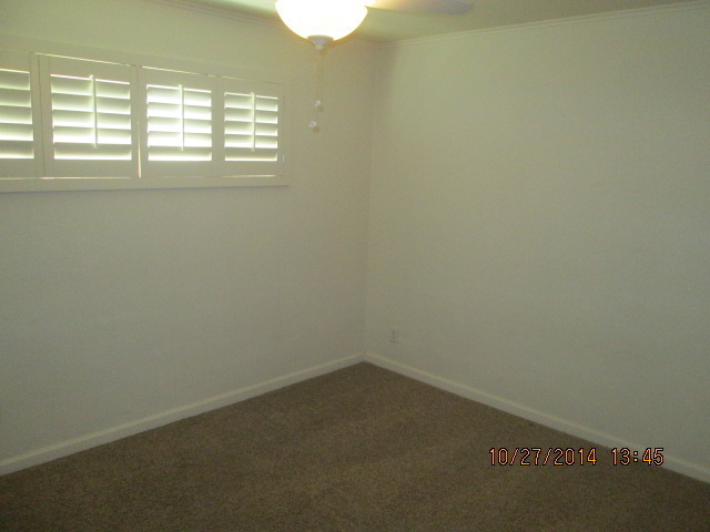 Building Photo - AVAILABLE NOW!! WALKING DISTANCE TO THE NE...