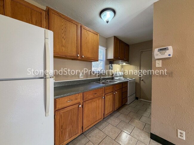 Building Photo - 2 bedroom 1 bath