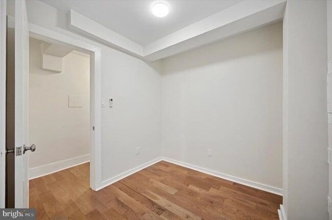 Building Photo - 237 Roxborough Ave