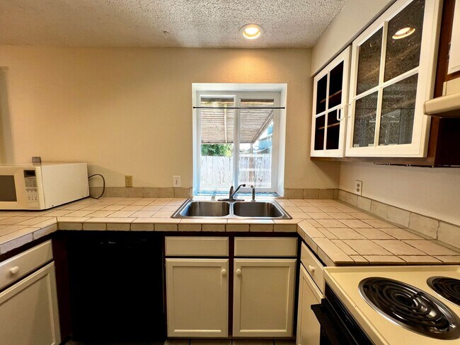 Building Photo - e4903