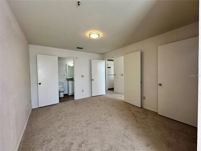 Building Photo - 1612 Columbia Arms Cir