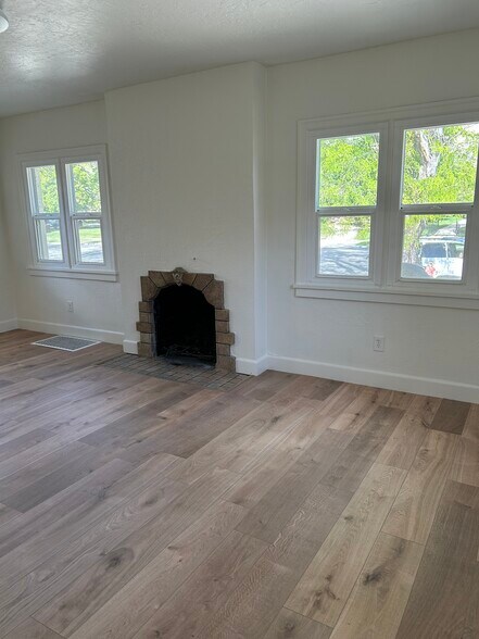 Building Photo - 2425 Van Buren Ave
