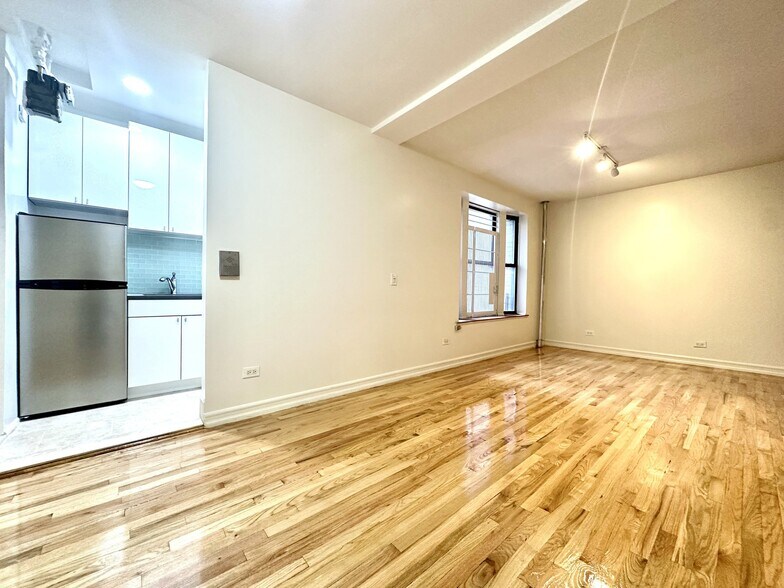 Building Photo - 610 W 150th St