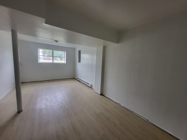 Building Photo - Spacious 3-Bedroom Rental Home in Newark