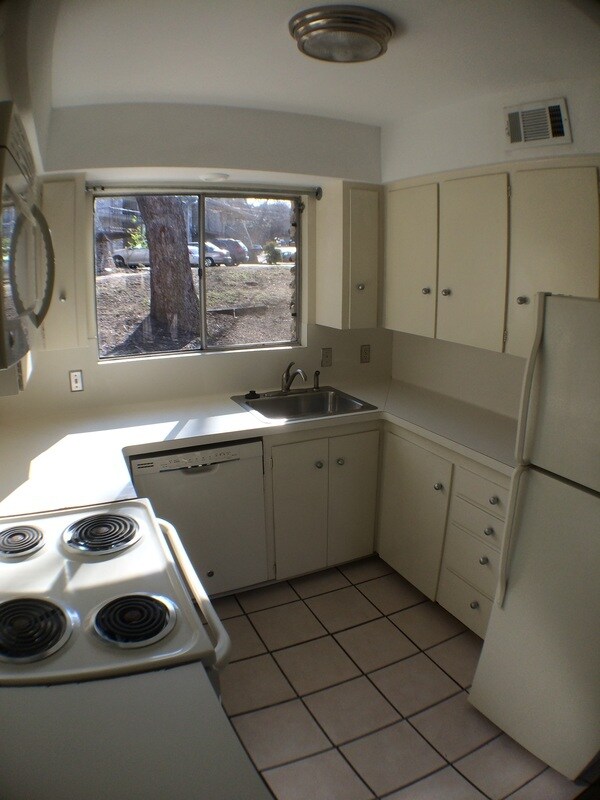 Building Photo - 1304 Mariposa Dr