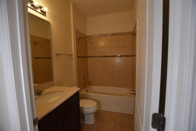 Building Photo - 708 Lake Tarpon Way