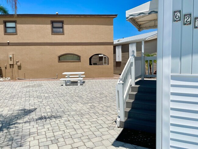 Building Photo - 437 Nettles Blvd