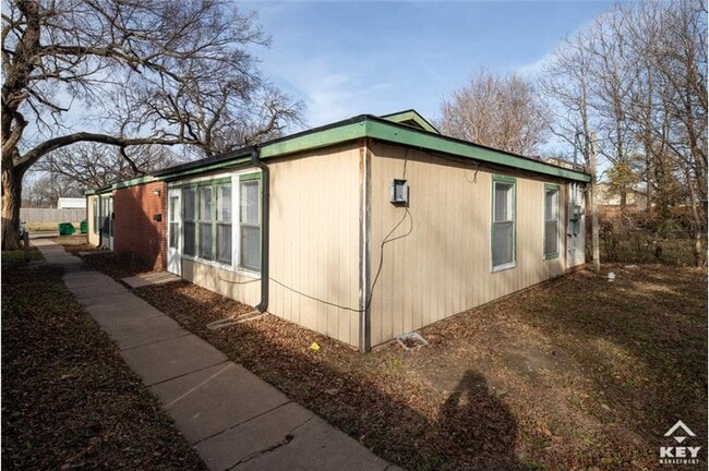 Building Photo - 1324 N Minneapolis St