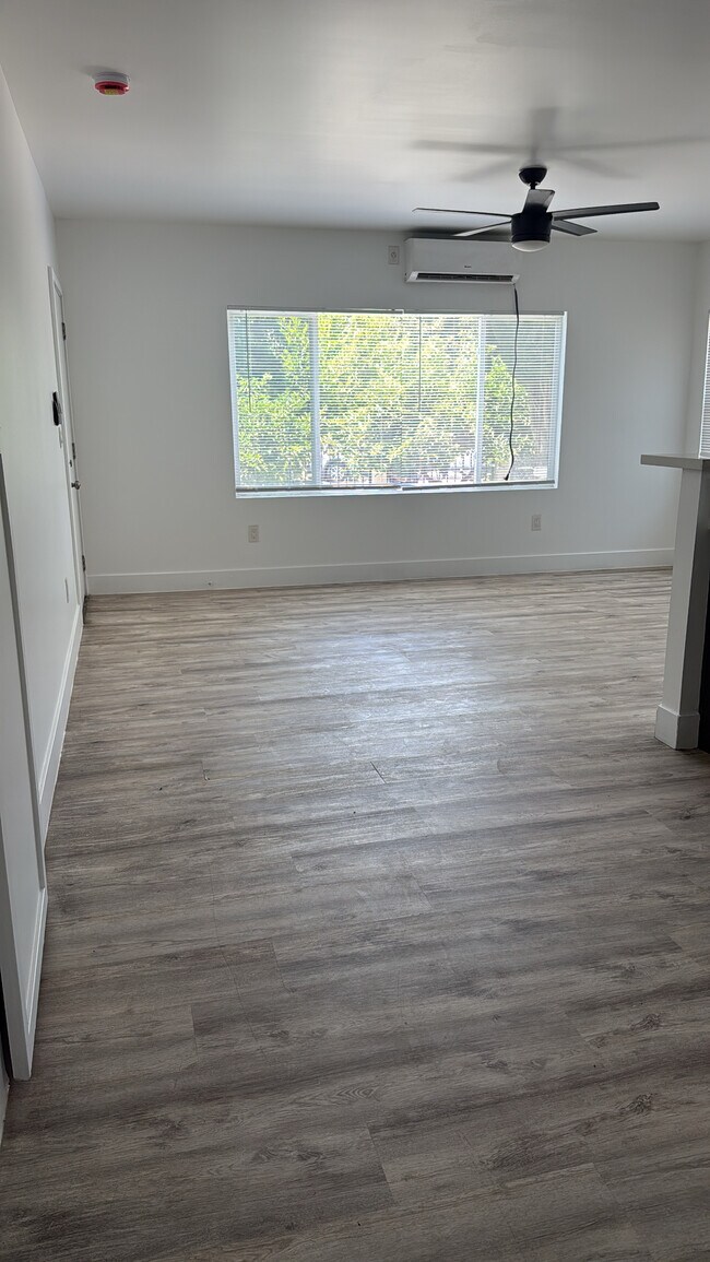 Building Photo - 4606 S Normandie Ave