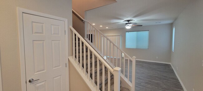 Building Photo - 4 bedroom plus roof top deck 1 bedroom dow...