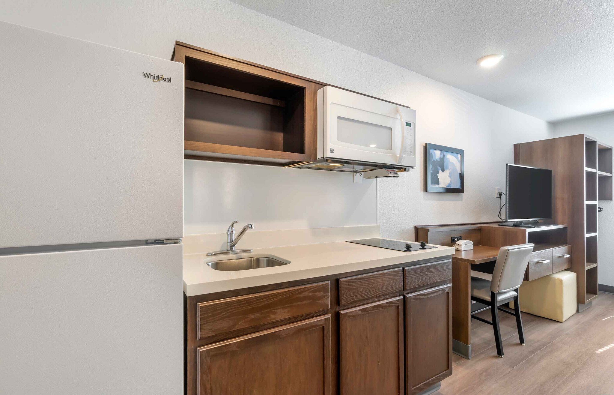 Building Photo - Furnished Studio-Clearwater