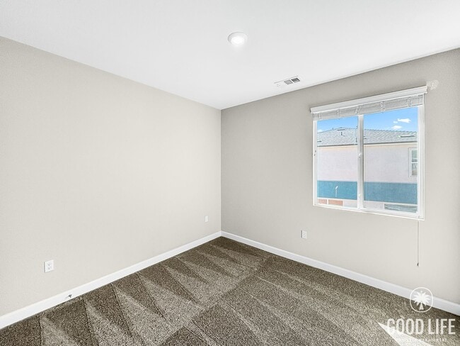 Building Photo - Beautiful 4BD/4BA Townhouse in Otay Ranch ...