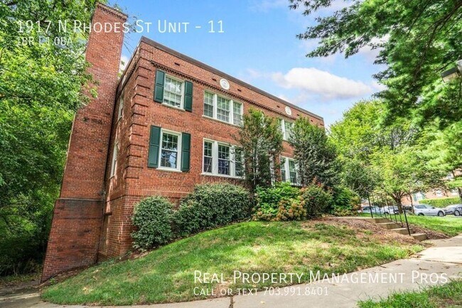 Building Photo - Rare Sun-Drenched Courthouse Metro End Unit!