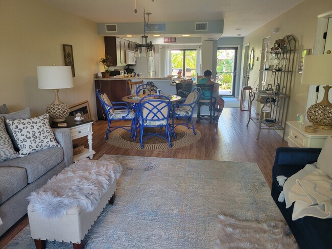 Building Photo - 202 Pinebrook Dr