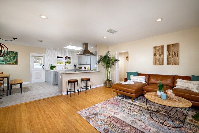Building Photo - 2136 Foothill Dr