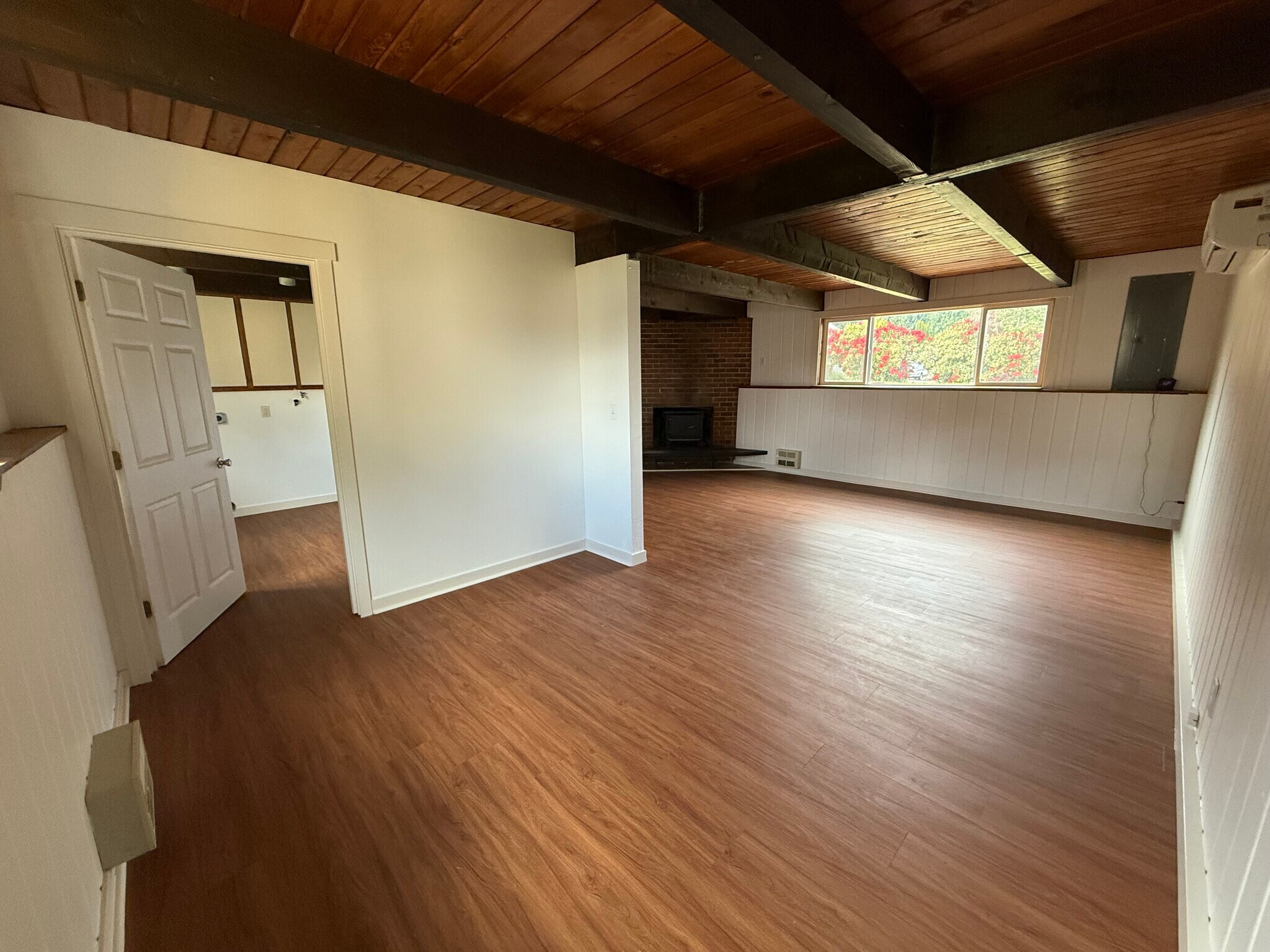 family room facing laundry room and windows - 13016 16th St NE