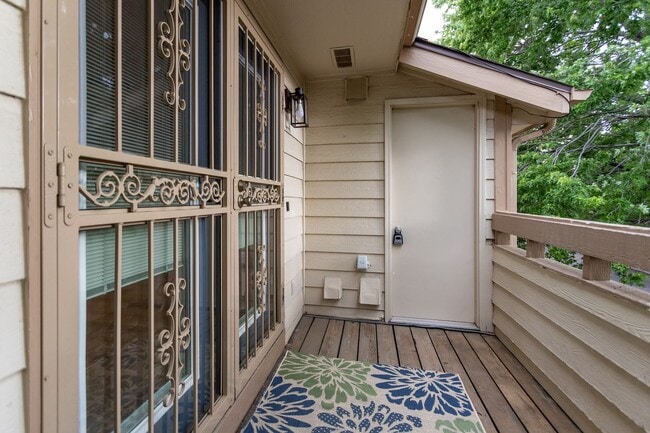 Building Photo - Cozy 2 bedroom, 1 bathroom retreat in a Gated Community!